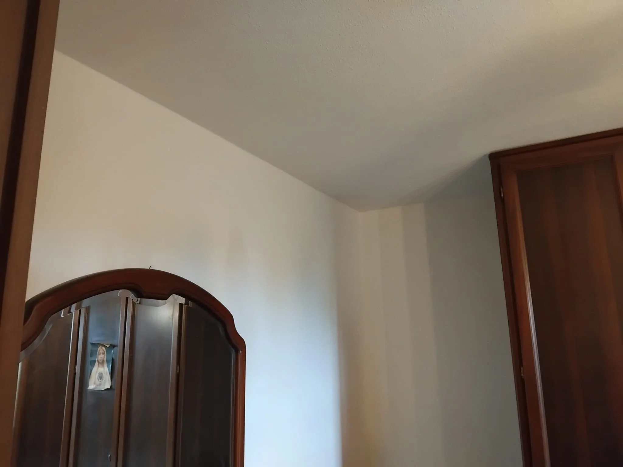 Camera dopo il risanamento di pareti e soffitto eseguito da ADM